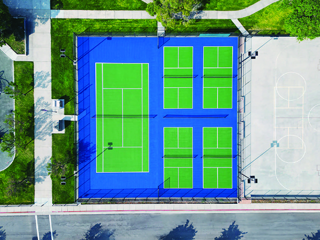 Sơn 3 lớp sân tennis-pickleball có 10% hạt cao su Laykold US OPEN trên nền nhựa